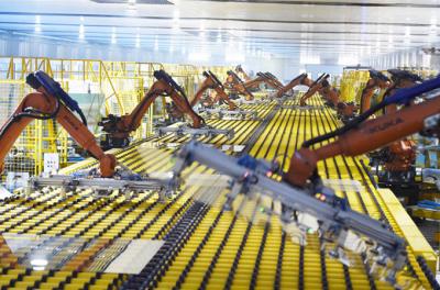 Breve industria fotovoltaica cinese: la capacità del vetro solare colpisce 64,000 Mt al giorno