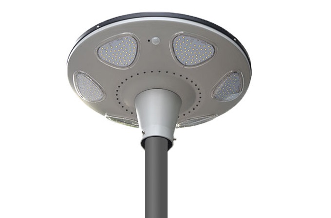 Luci solari da giardino telecomandate: caratteristiche dell'illuminazione domestica del cortile