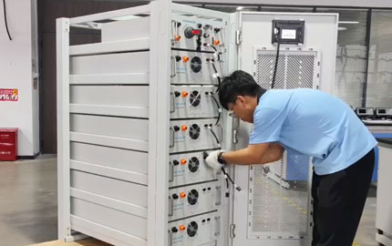 Installazione del sistema commerciale di accumulo di energia a batteria al litio da 60KWH 12