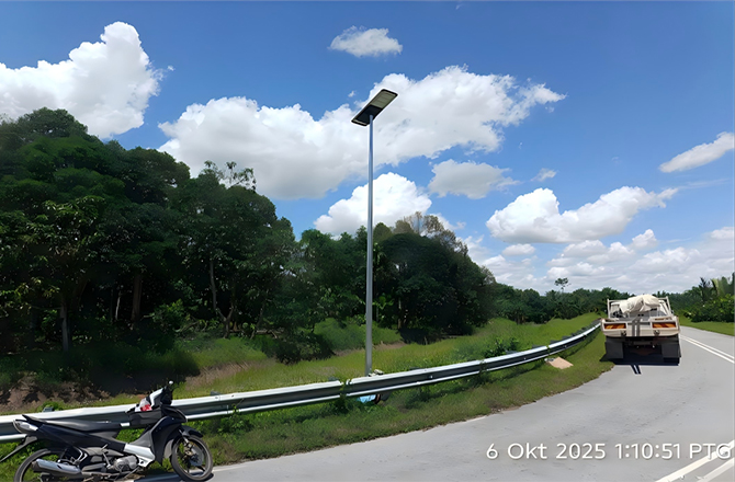 Caso di studio del progetto di lampioni solari Anern Malaysia: lampioni solari all-in-one LiFePO4 SLZ da 60W + 120W, 921 set
