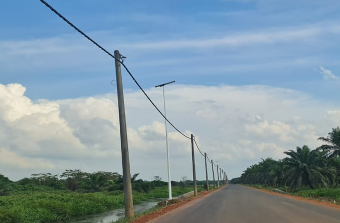50 set di lampioni solari SLZ-80W in Malesia