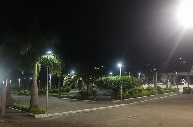 Anern 50 set di lampioni solari SLZ2-60W nel progetto del parco in Ecuador